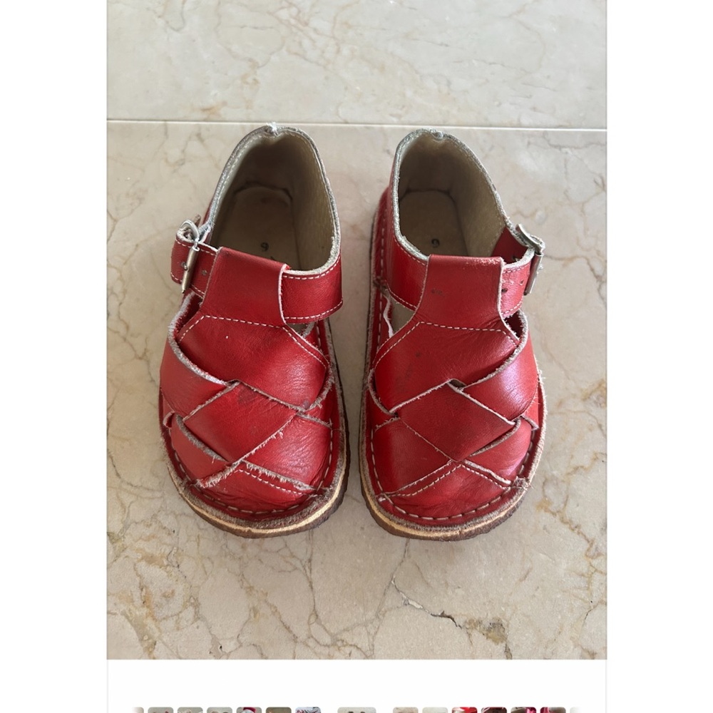 Red Leather Sandal with buckle rubber sole size 6 Girl or Boy Bear Feet